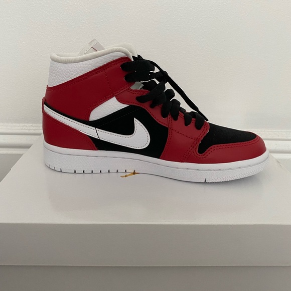 Brand New Jordan 1 Mid - Picture 2 of 4